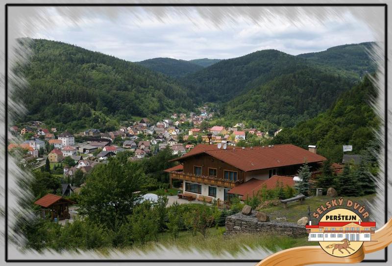 Selsky Dvur Perstejn Hotel ภายนอก รูปภาพ