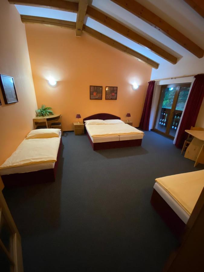 Selsky Dvur Perstejn Hotel ภายนอก รูปภาพ