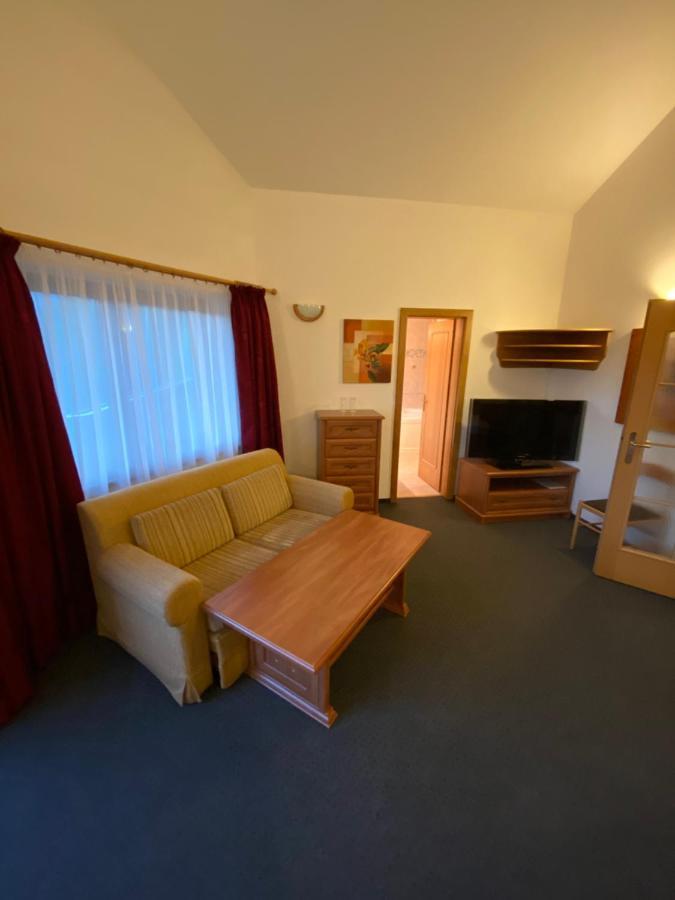 Selsky Dvur Perstejn Hotel ภายนอก รูปภาพ