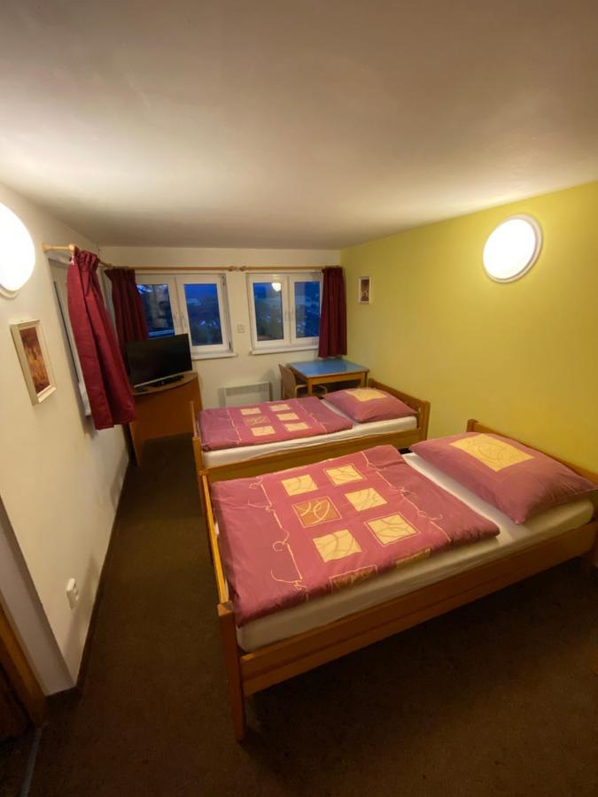 Selsky Dvur Perstejn Hotel ภายนอก รูปภาพ