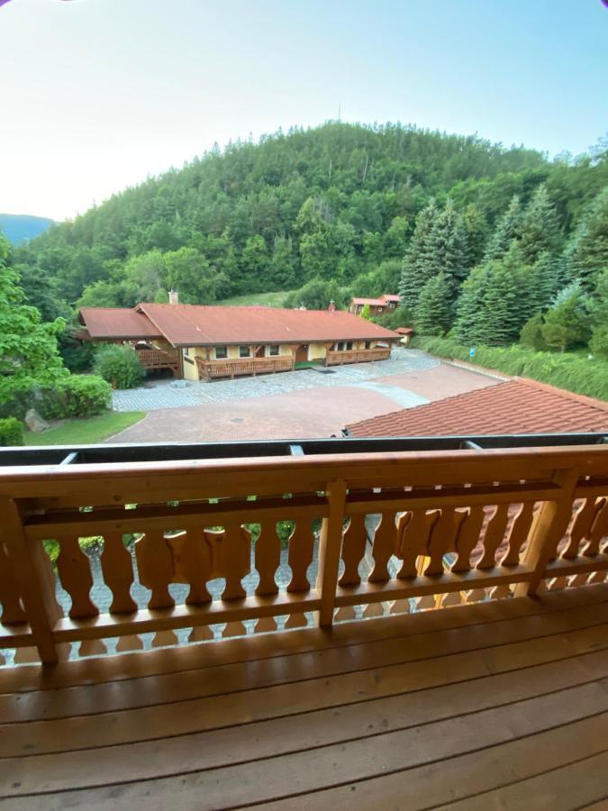 Selsky Dvur Perstejn Hotel ภายนอก รูปภาพ