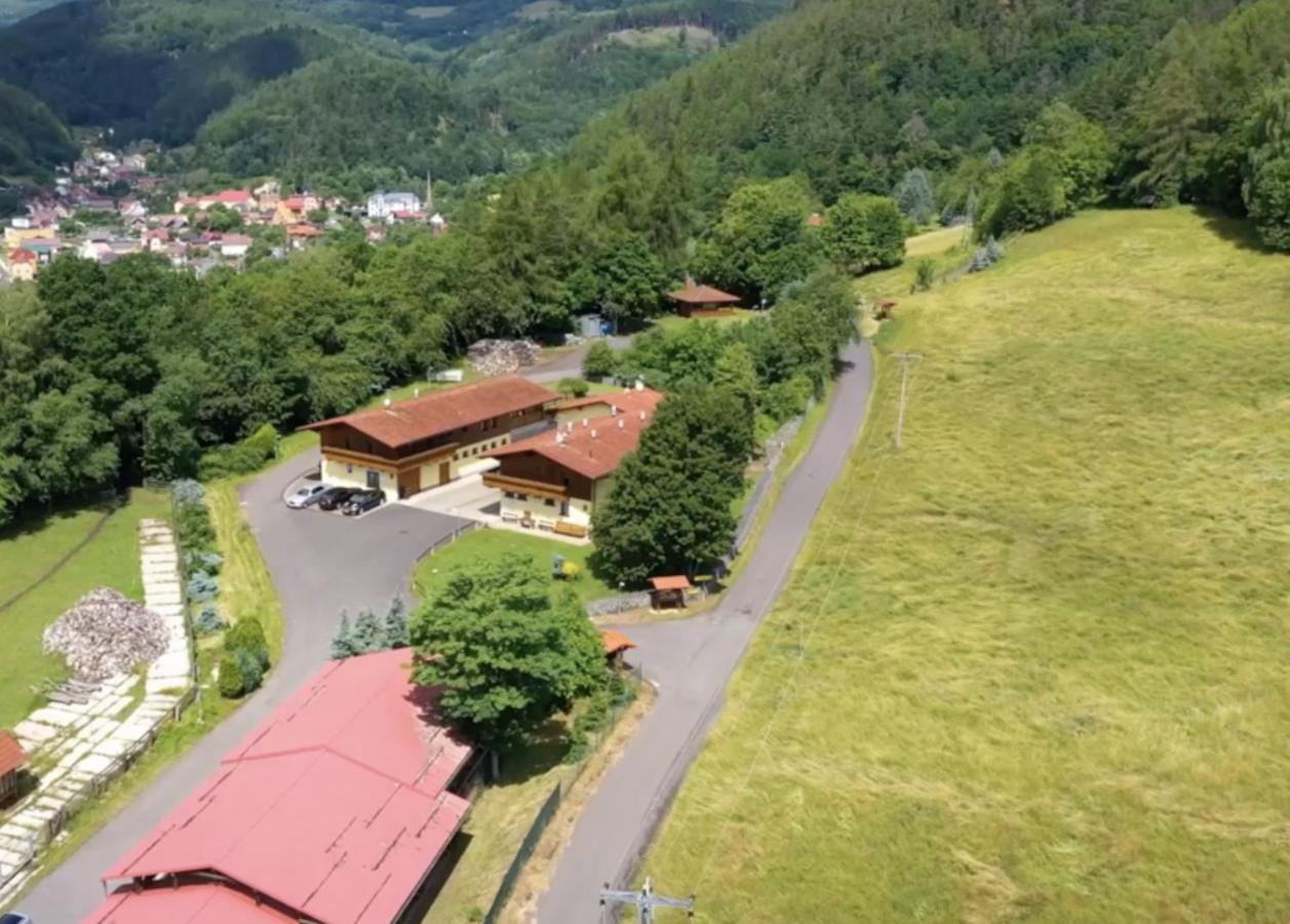 Selsky Dvur Perstejn Hotel ภายนอก รูปภาพ