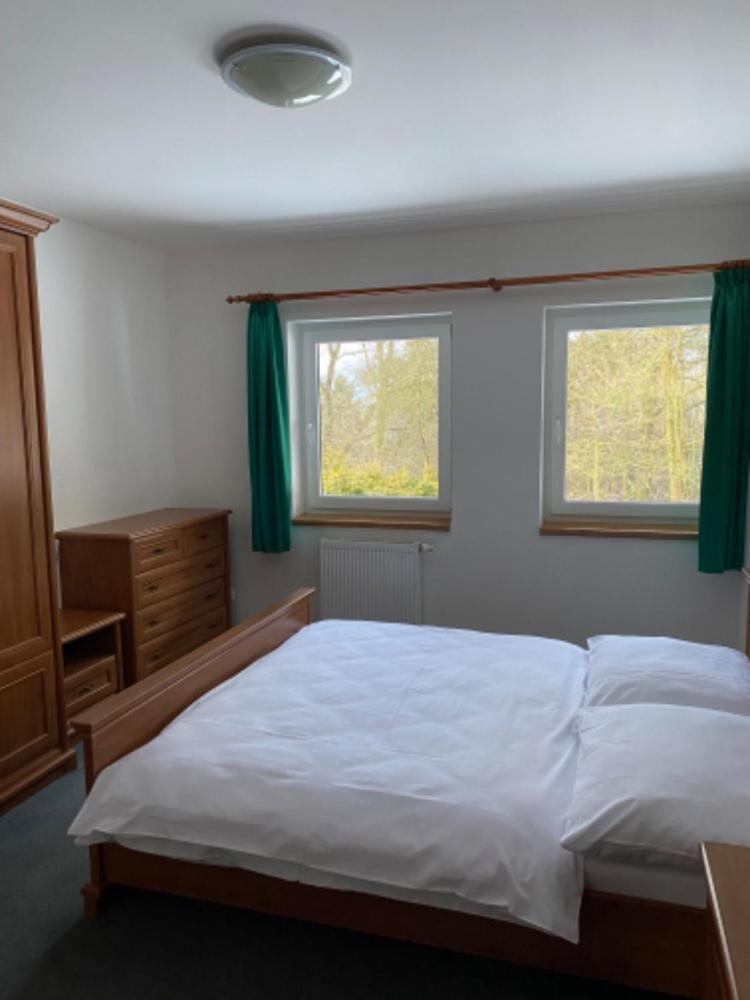Selsky Dvur Perstejn Hotel ภายนอก รูปภาพ