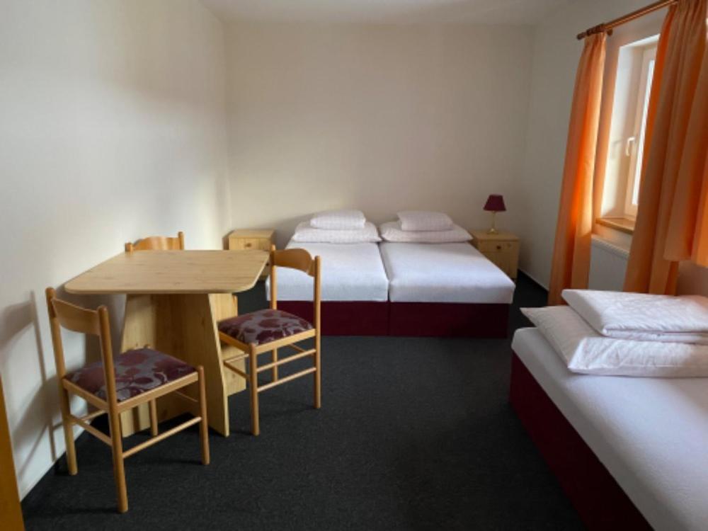 Selsky Dvur Perstejn Hotel ภายนอก รูปภาพ