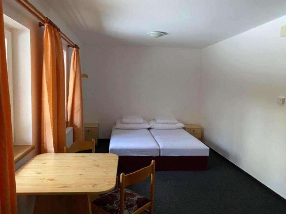 Selsky Dvur Perstejn Hotel ภายนอก รูปภาพ